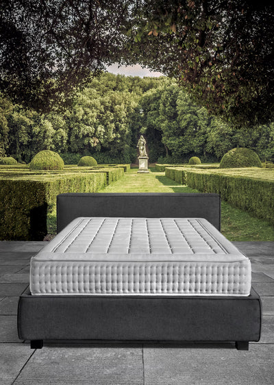 Original FIR Powerlife frontale ambientato giardino villa