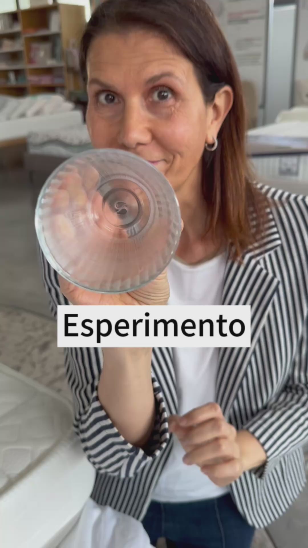 video esperimento liquidi su coprimaterasso e federa idrorepellenti e traspiranti